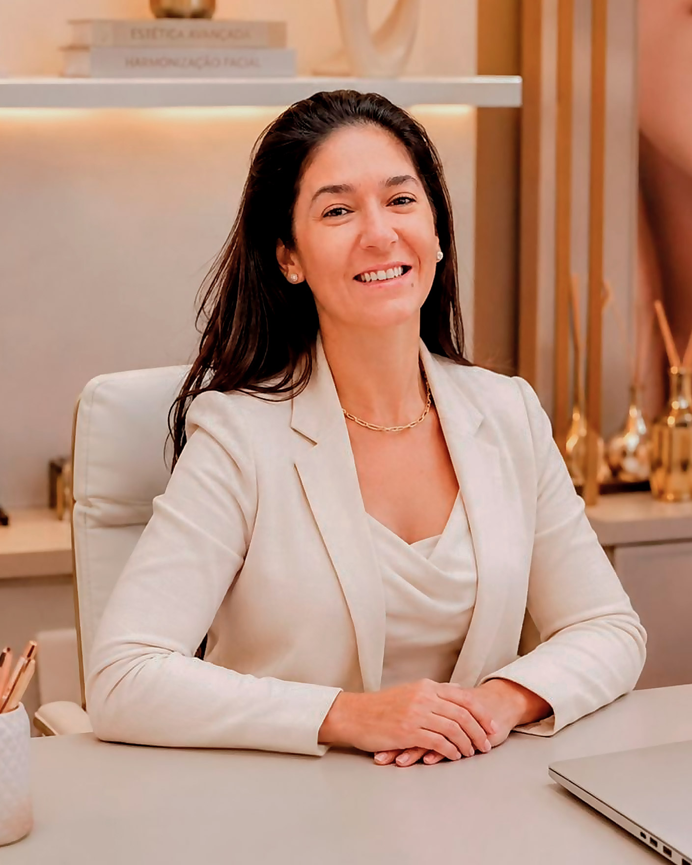 Dra. Rozeane Leal — biomédica esteta especialista em harmonização labial em São Paulo